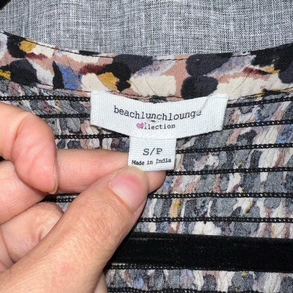 𝅺women's BeachLunchLounge Top small - Picture 2 of 6